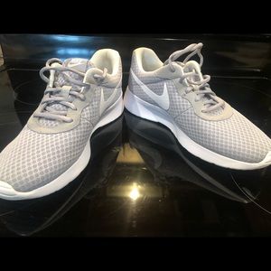 Nike Tanjun woman’s size 10  Wolfe grey